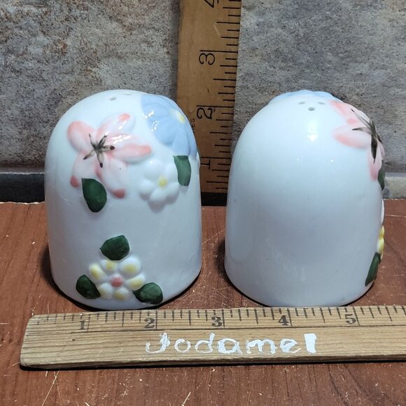 Pair Ceramic Salt and Pepper Shakers Hand Painted Floral Design - Picture 11 of 11